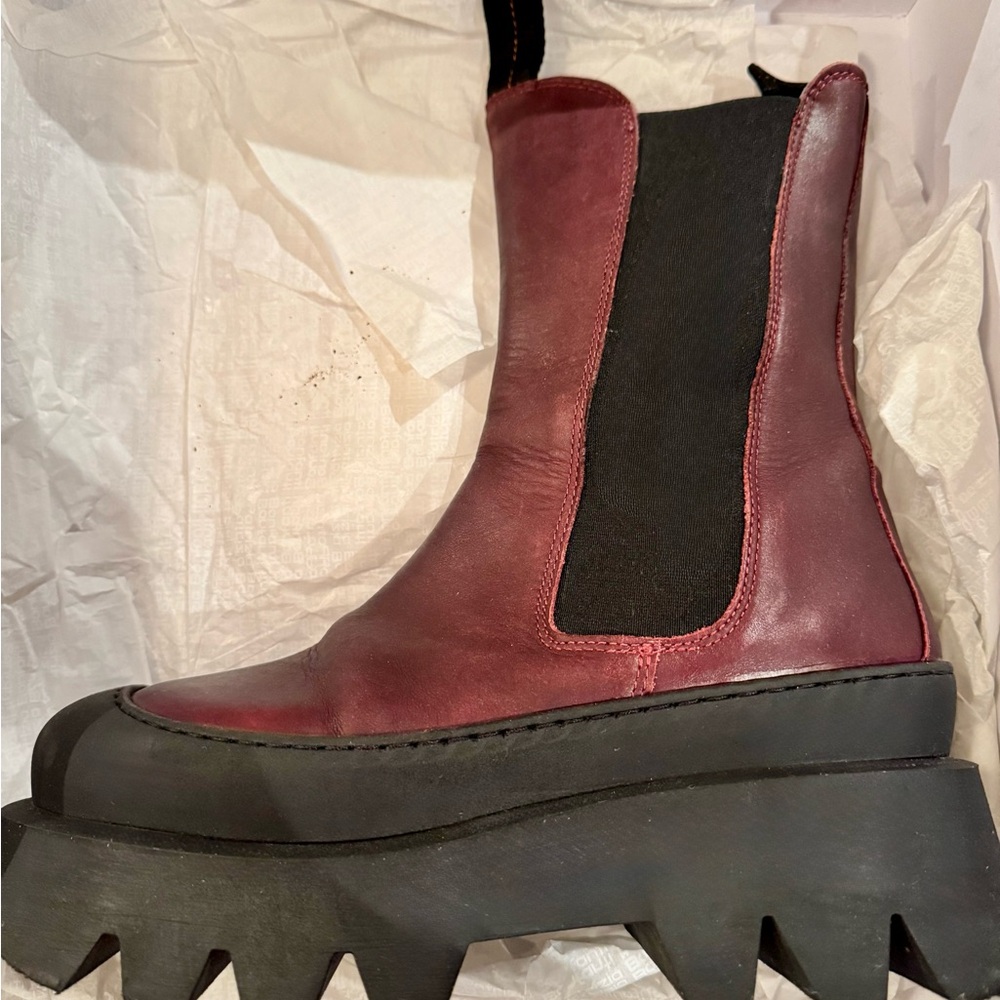 Stylish Burgundy Ankle Boots - Picture 7 of 11